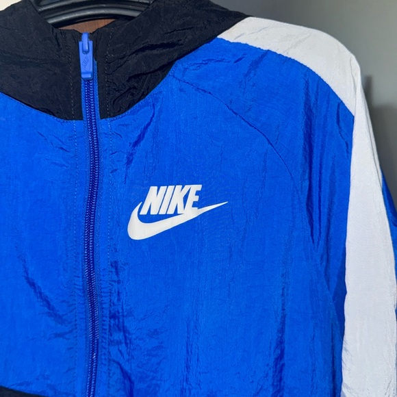 Boys Nike Windrunner - Picture 2 of 6